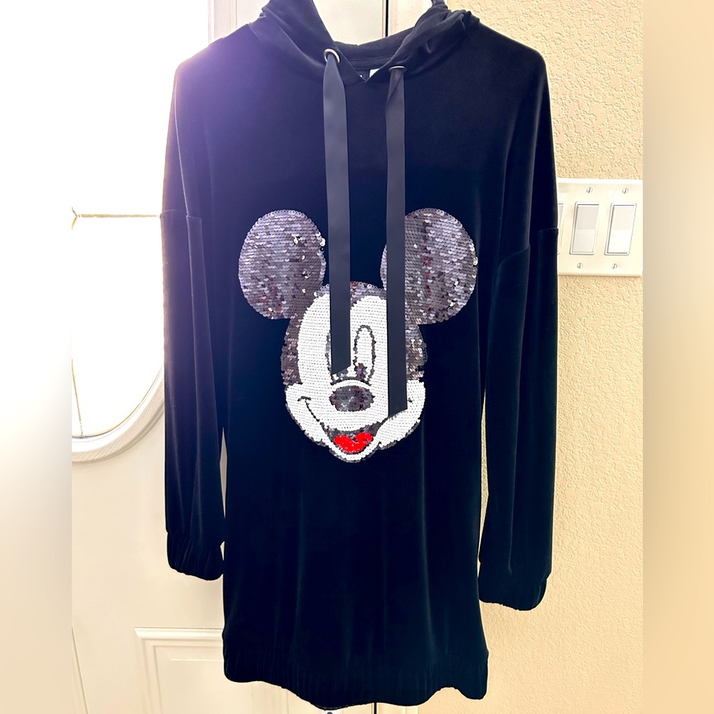 Superrr cute Mickey Mouse top